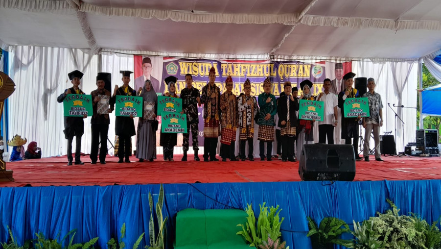 MTs Negeri 2 Bandar Lampung Gelar Wisuda Tahfizhul Qur'an dan Pelepasan Siswa Kelas IX