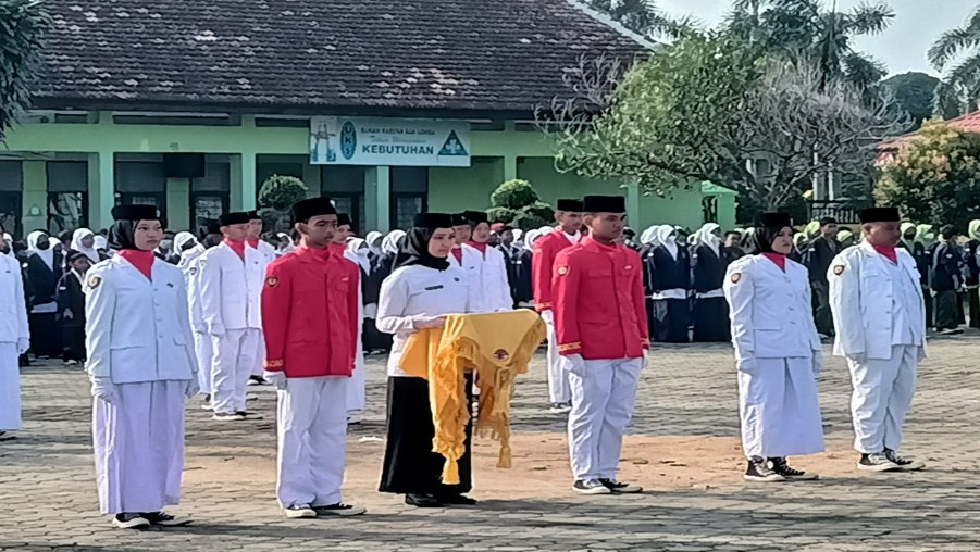 MTs Negeri 2 Bandar Lampung Gelar Upacara Peringatan Hari Kemerdekaan Republik Indonesia Ke-77