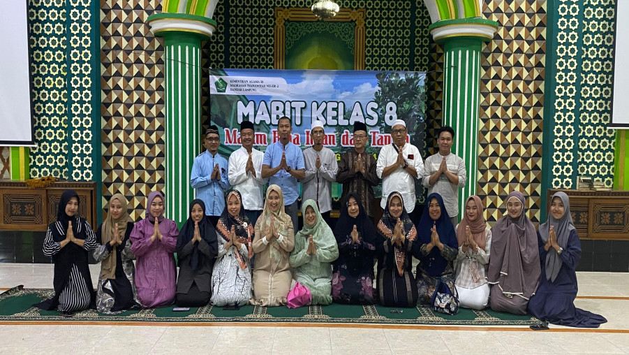 MTs Negeri 2 Bandar Lampung Laksanakan Kegiatan Mabit Kelas VIII Reguler di Masjid At Thalibin