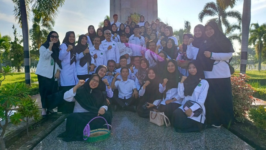 MTs Negeri 2 Bandar Lampung Hadiri Upacara Ziarah di Taman Makam Pahlawan Bandar Lampung