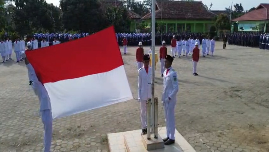 MTs Negeri 2 Bandar Lampung Gelar Upacara Peringati HUT RI Ke-79