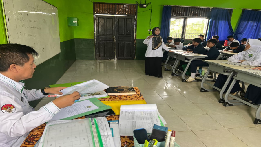 Kepala MTsN 2 Bandar Lampung Lakukan Supervisi Pembelajaran, Perkuat Peran Ketua Rumpun