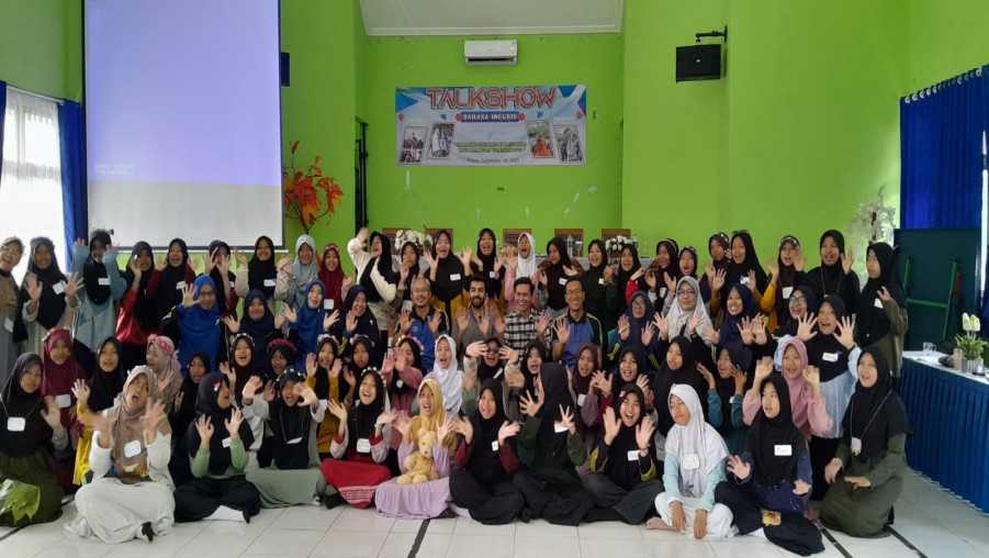 Kelas Asrama MTs Negeri 2 Bandar Lampung Gelar Kegiatan English Talkshow
