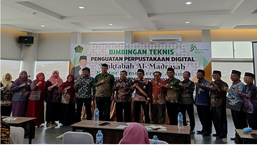 Kepala MTs Negeri 2 Bandar Lampung dan Tim Perpustakaan Al Kindi Ikuti Bimtek Penguatan Perpustakaan Digital