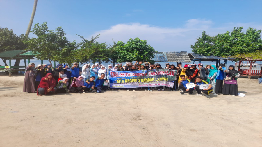 Asrama Putri MTs Negeri 2 Bandar Lampung Gelar English Talkshow dan Tadabbur Alam