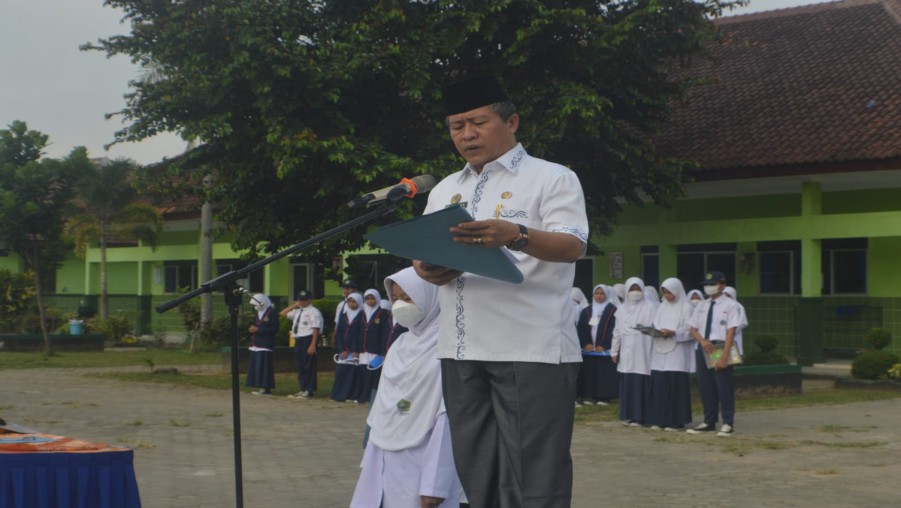 MTs Negeri 2 Bandar Lampung Gelar Upacara Pelantikan Kepengurusan Jurnalistik Launa Cendikia