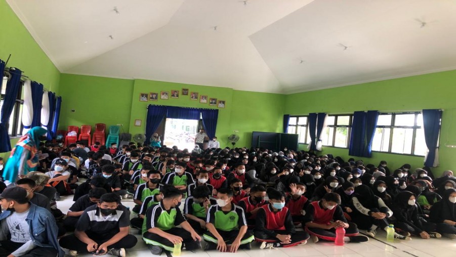 Kelas Unggul dan Khusus MTs Negeri 2 Bandar Lampung Gelar Talkshow Bahasa Inggris