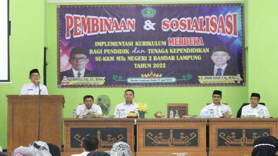 Pembinaan dan Sosialisasi Implementasi Kurikulum Merdeka Oleh Kepala Kantor Wilayah Kementerian Agama Provinsi Lampung di MTs Negeri 2 Bandar Lampung