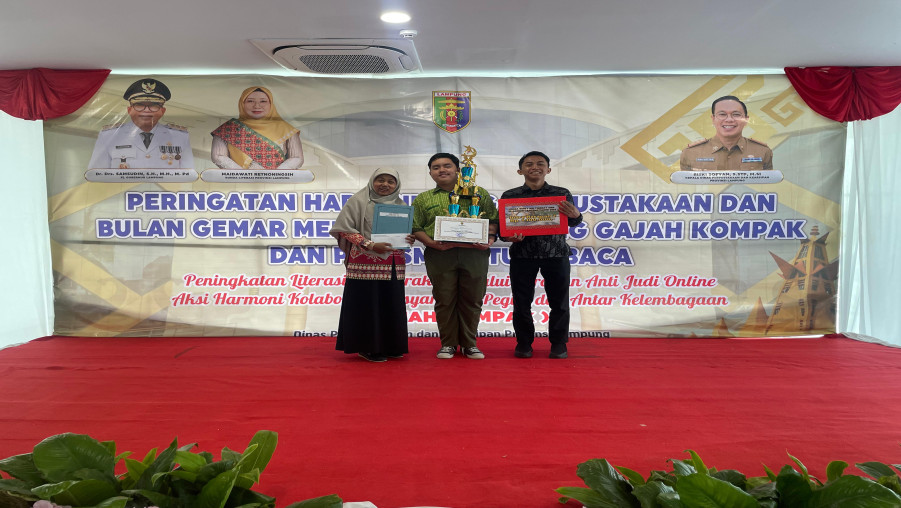 MTs Negeri 2 Bandar Lampung Terima Hadiah Juara Lomba Roket Air 