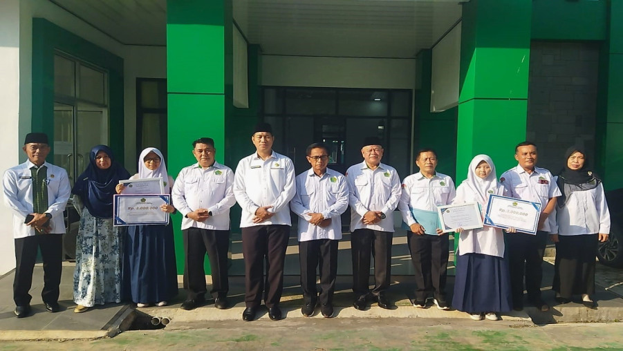 Kementerian Agama Kota Bandar Lampung Apresiasi Prestasi Gemilang Siswi MTsN 2 Bandar Lampung
