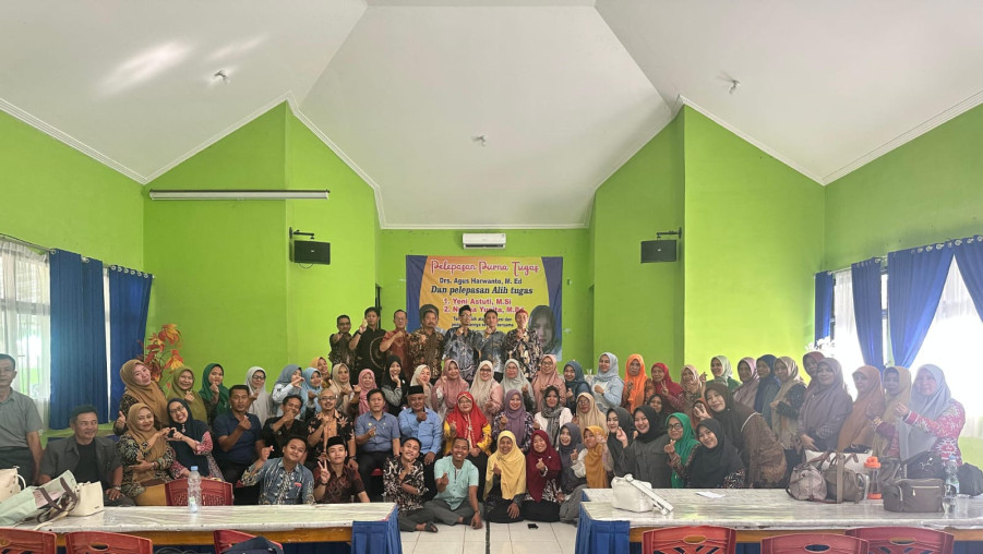 Acara Pelepasan Guru Purna Tugas dan Alih Tugas di MTsN 2 Bandar Lampung