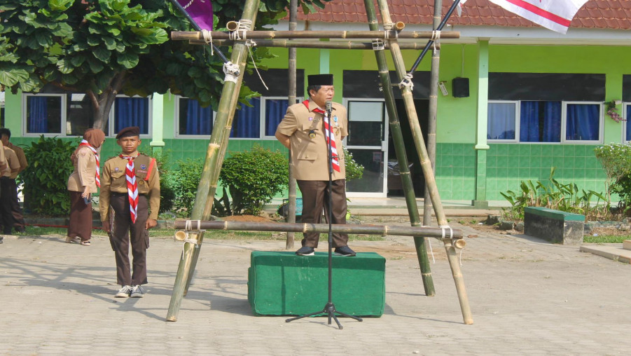 Kepala MTs Negeri 2 Bandar Lampung Pimpin Upacara Peringatan HUT Pramuka Ke-63